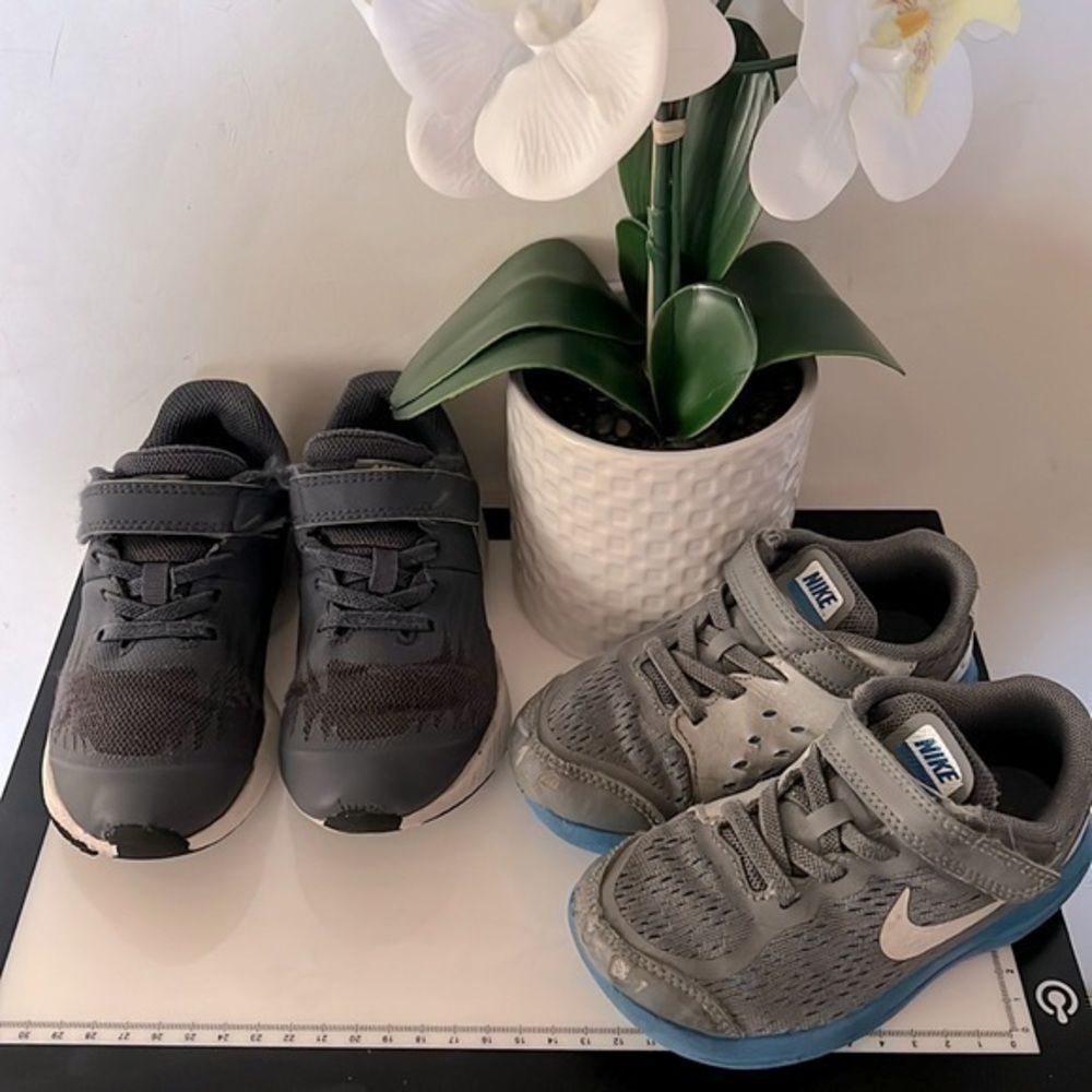 NIKE Little Kids Shoes Size 10c & 11c R28